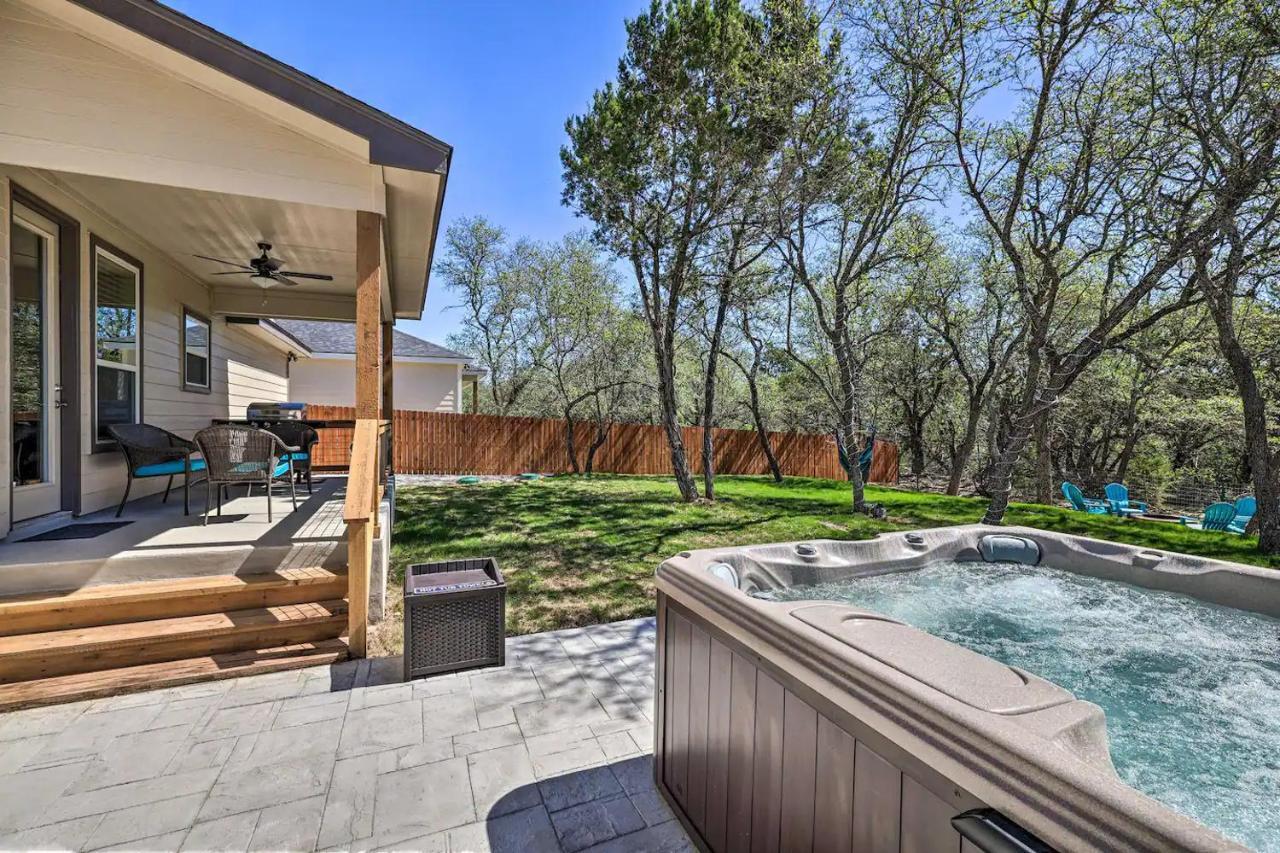 Convenient Cute Cottage Hot Tub Fire Pit Sleeps 6 แคนยอนเลค ภายนอก รูปภาพ